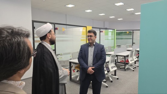 بازدید دکتر جمالیان، نماینده مردم اراک مجلس شورای اسلامی از مرکز رسانه ماهور